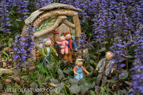 DollhouseFamilyinBugleweedForestWM